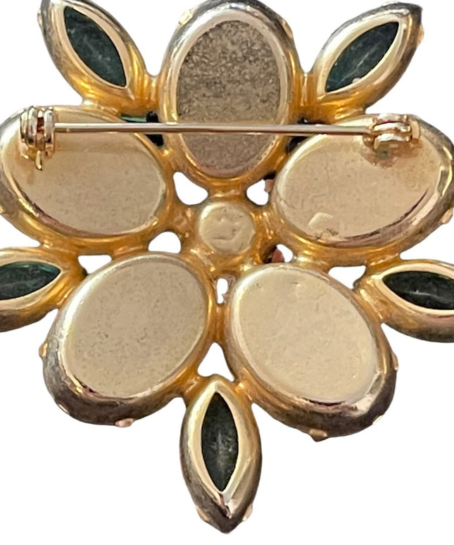 Vintage green crystal fancy gold finish flower 🌺 brooch