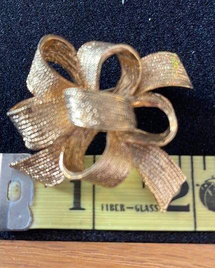 Brushed gold fancy ribbon brooch