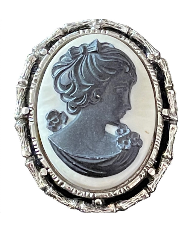 Vintage antiqued silver tone resin silouette cameo pendant brooch