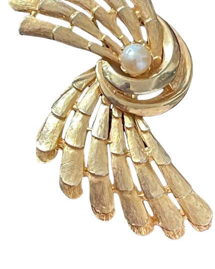 Vintage brushed gold faux pearl fancy feather brooch