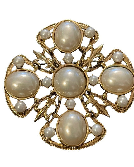 Vintage 1980s Majestic faux pearl royal brooch