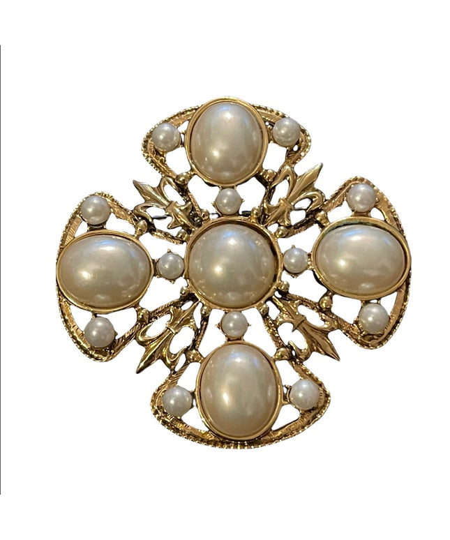 Vintage 1980s Majestic faux pearl royal brooch