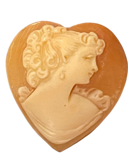 Unset unframed Vintage shell heart cameo