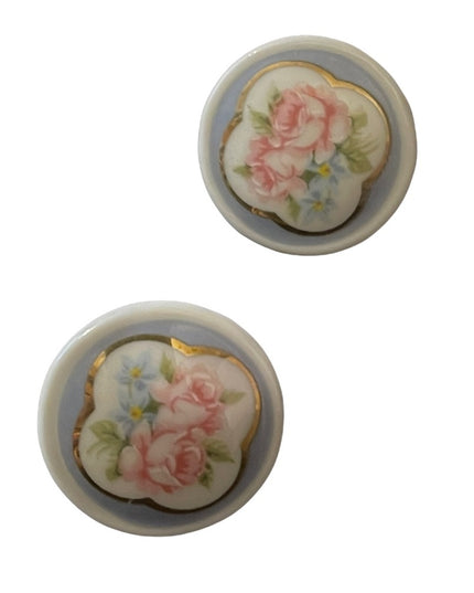 Vintage plastic flower transfer clip on earrings