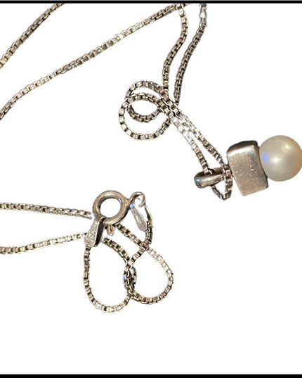 Vintage sterling silver chain with pearl pendant necklace
