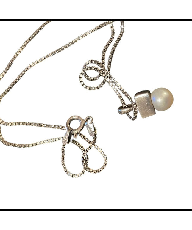 Vintage sterling silver chain with pearl pendant necklace