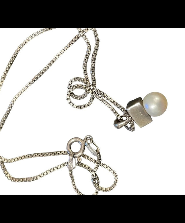 Vintage sterling silver chain with pearl pendant necklace