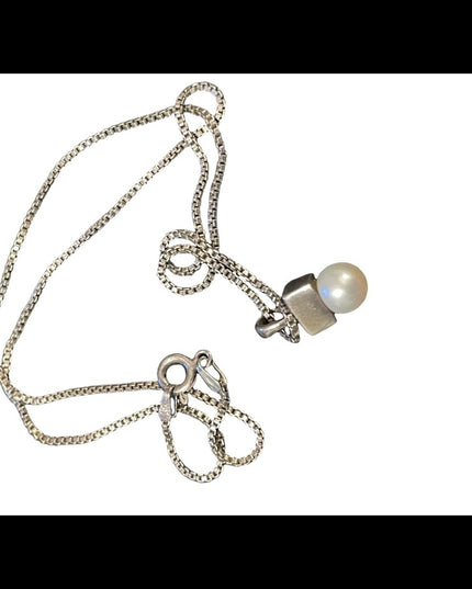 Vintage sterling silver chain with pearl pendant necklace