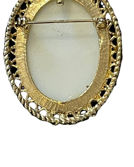 Vintage victorian scene ceramic cameo brooch pendant