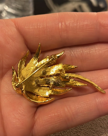 Vintage fancy gold leaf brooch