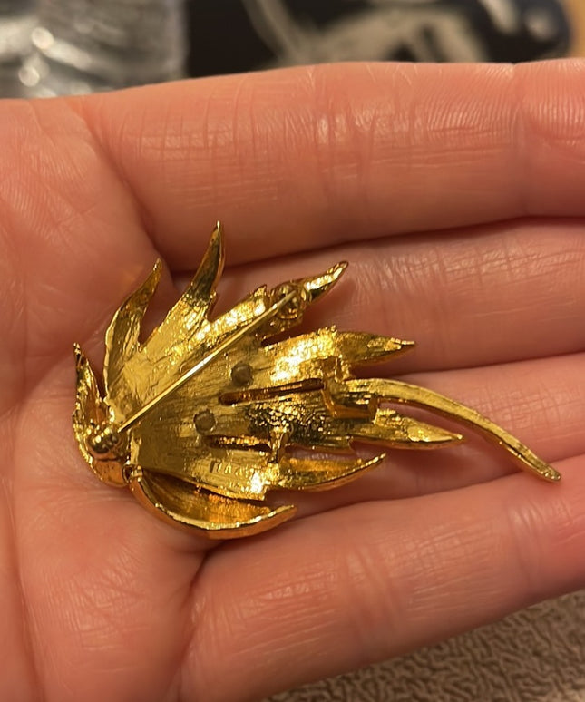 Vintage fancy gold leaf brooch