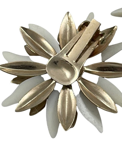 Vintage white resin & gold metal finish flower daisey clip on large earrings