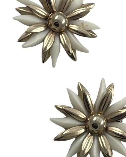 Vintage white resin & gold metal finish flower daisey clip on large earrings
