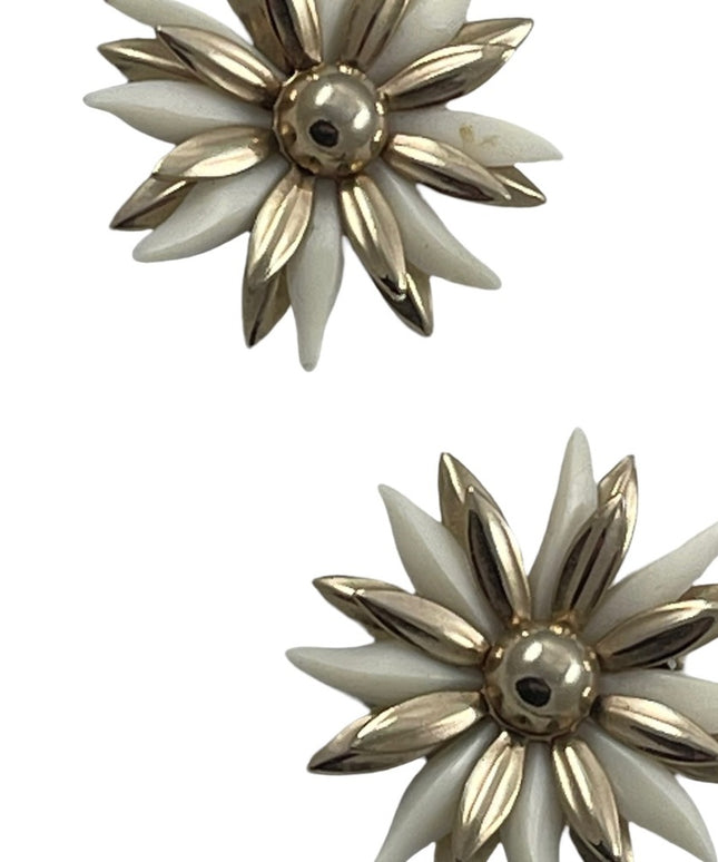 Vintage white resin & gold metal finish flower daisey clip on large earrings
