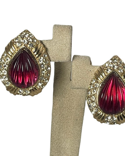 Stunning ruby red OSCAR DE LA RENTA rhinestone gold tear drop earrings pierced