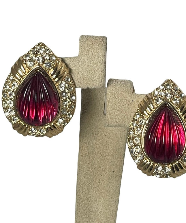 Stunning ruby red OSCAR DE LA RENTA rhinestone gold tear drop earrings pierced