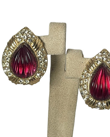 Stunning ruby red OSCAR DE LA RENTA rhinestone gold tear drop earrings pierced