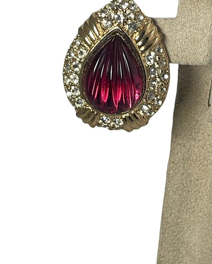 Stunning ruby red OSCAR DE LA RENTA rhinestone gold tear drop earrings pierced