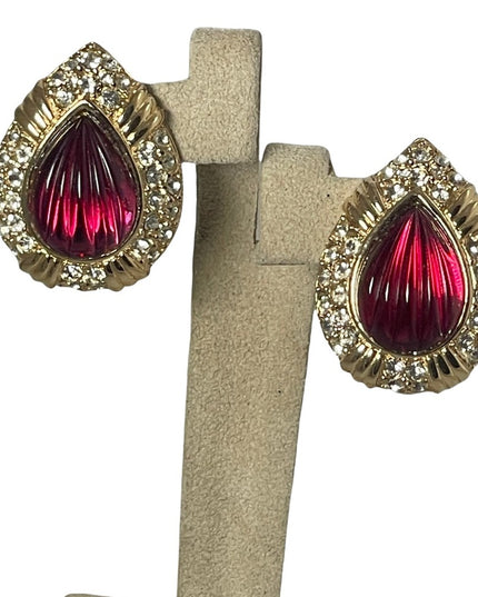 Stunning ruby red OSCAR DE LA RENTA rhinestone gold tear drop earrings pierced