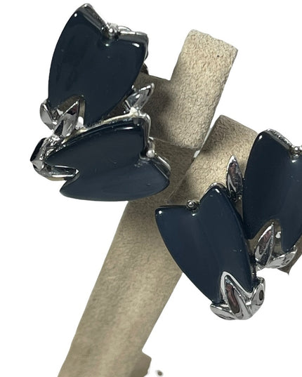 Vintage 1960s LISNER Thermoset silver gray clip on earrings