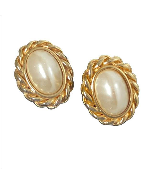 Vintage 1980s GAY BOYER Chunky faux pearl gold finish couture clip on earrings