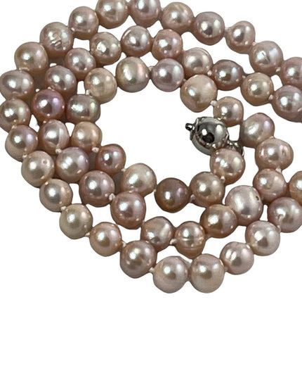 Stunning fresh water pearl necklace