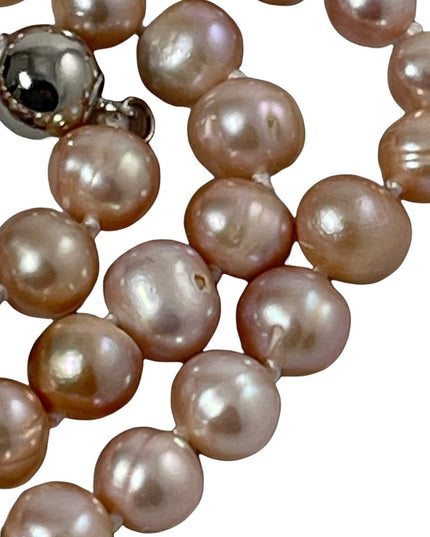 Stunning fresh water pearl necklace