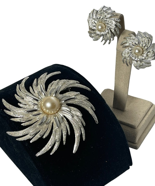 Stunning Vintage Sarah Coventry Starburst LG brooch & earrings SET silver pearl