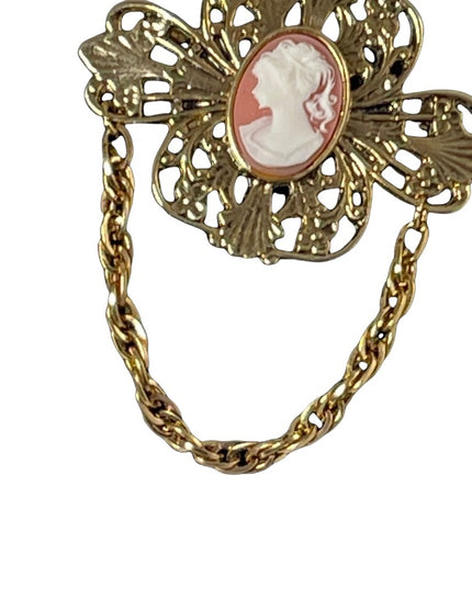 Vintage 1980s Victorian style  Cameo brooch