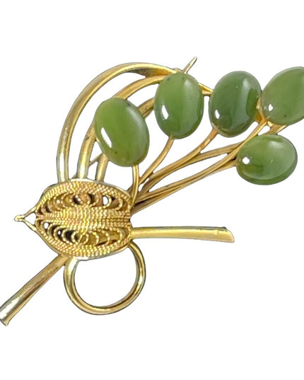 Vintage gold plt Jade flower brooch 1960s filagree