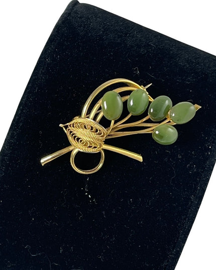 Vintage gold plt Jade flower brooch 1960s filagree