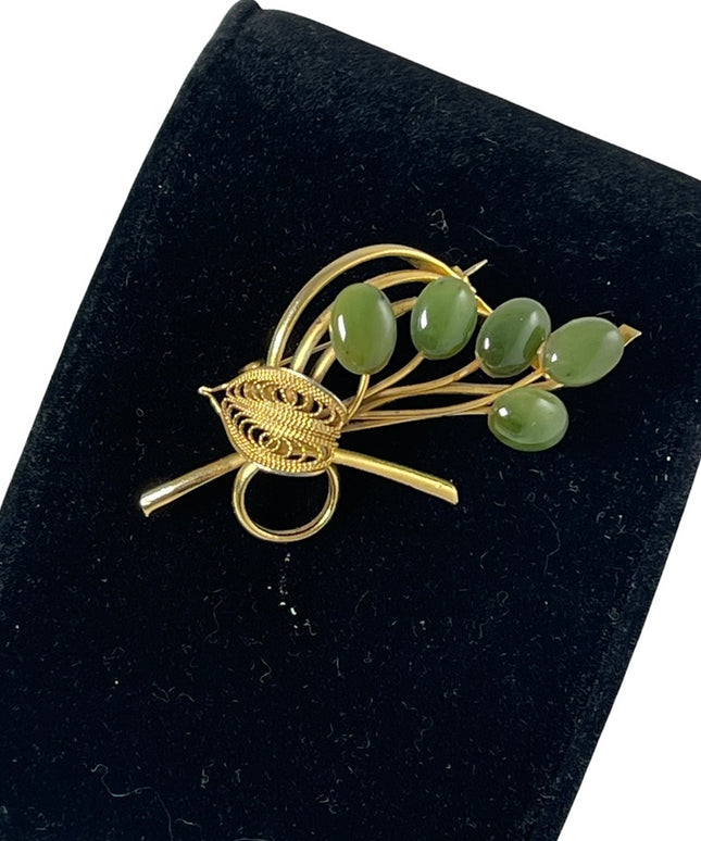 Vintage gold plt Jade flower brooch 1960s filagree