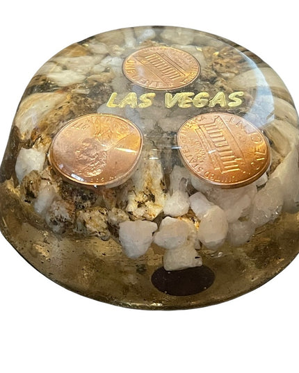 Vintage 1977 US pennies Las Vegas Floating rocks LUCITE domed paperweight