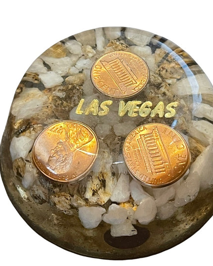 Vintage 1977 US pennies Las Vegas Floating rocks LUCITE domed paperweight
