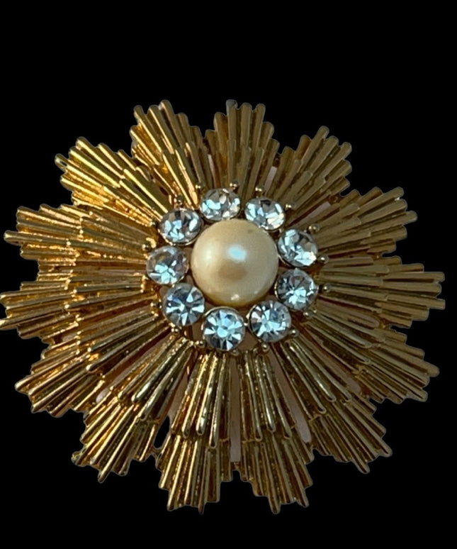 Vintage gold tone rhinestone pearl flower brooch starburst