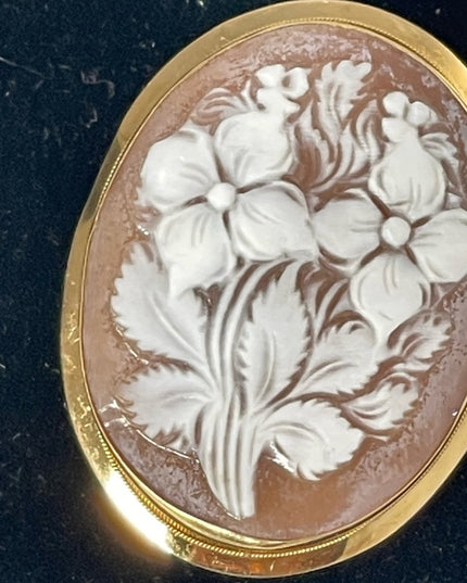 Stunning Vintage 18k Gold Carved Italian Cameo flowers