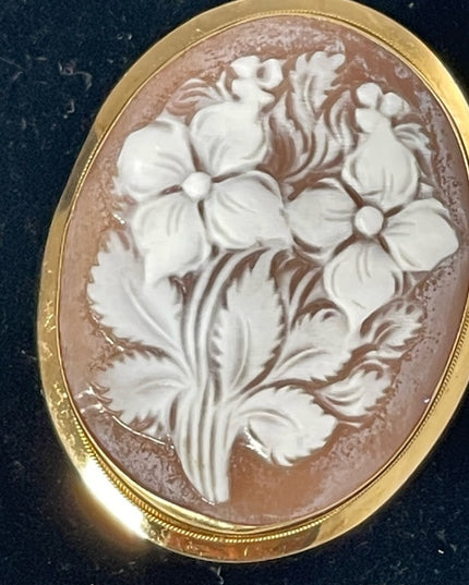 Stunning Vintage 18k Gold Carved Italian Cameo flowers