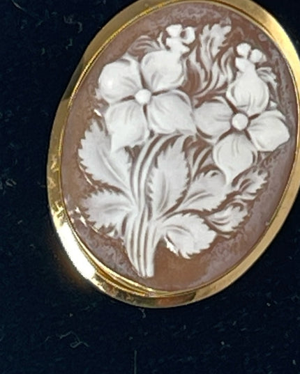 Stunning Vintage 18k Gold Carved Italian Cameo flowers