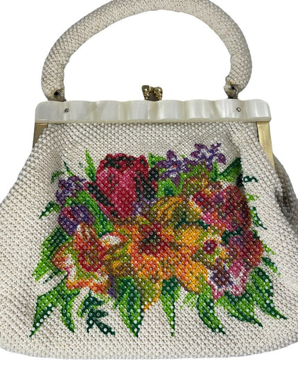Vintage 1960s Bead lucite Flower purse 👜 So pretty!