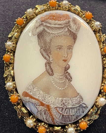 Vintage Ceramic Cameo (transfer) Bead gold ornate pendant brooch