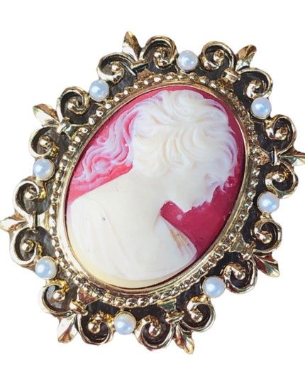 Vintage Cameo 2” with faux pearl & delicate style