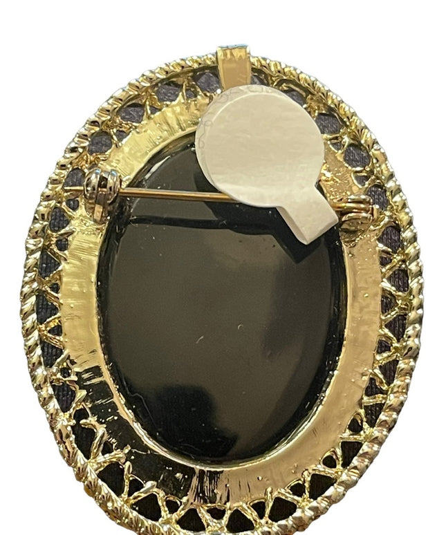 20th Century Gold Cut Glass Cameo Brooch pendant