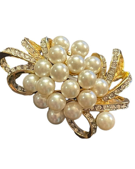 Lovely Faux Pearl Vintage gold finish crystal sparkly shiny flower brooch