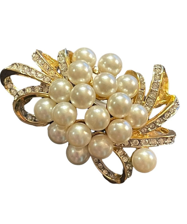 Lovely Faux Pearl Vintage gold finish crystal sparkly shiny flower brooch