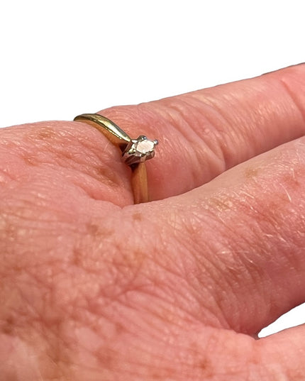 Vintage 14k Gold Diamond solitare engagement ring