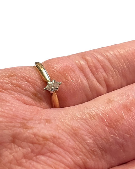 Vintage 14k Gold Diamond solitare engagement ring