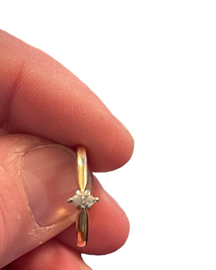 Vintage 14k Gold Diamond solitare engagement ring