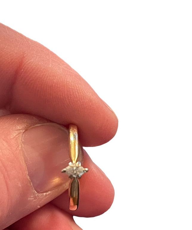 Vintage 14k Gold Diamond solitare engagement ring