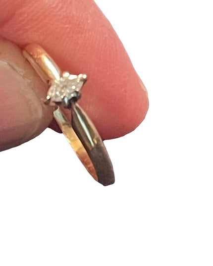 Vintage 14k Gold Diamond solitare engagement ring