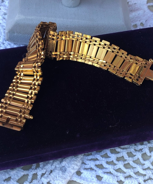 Vintage 1960s Gold plated bracelet with lock